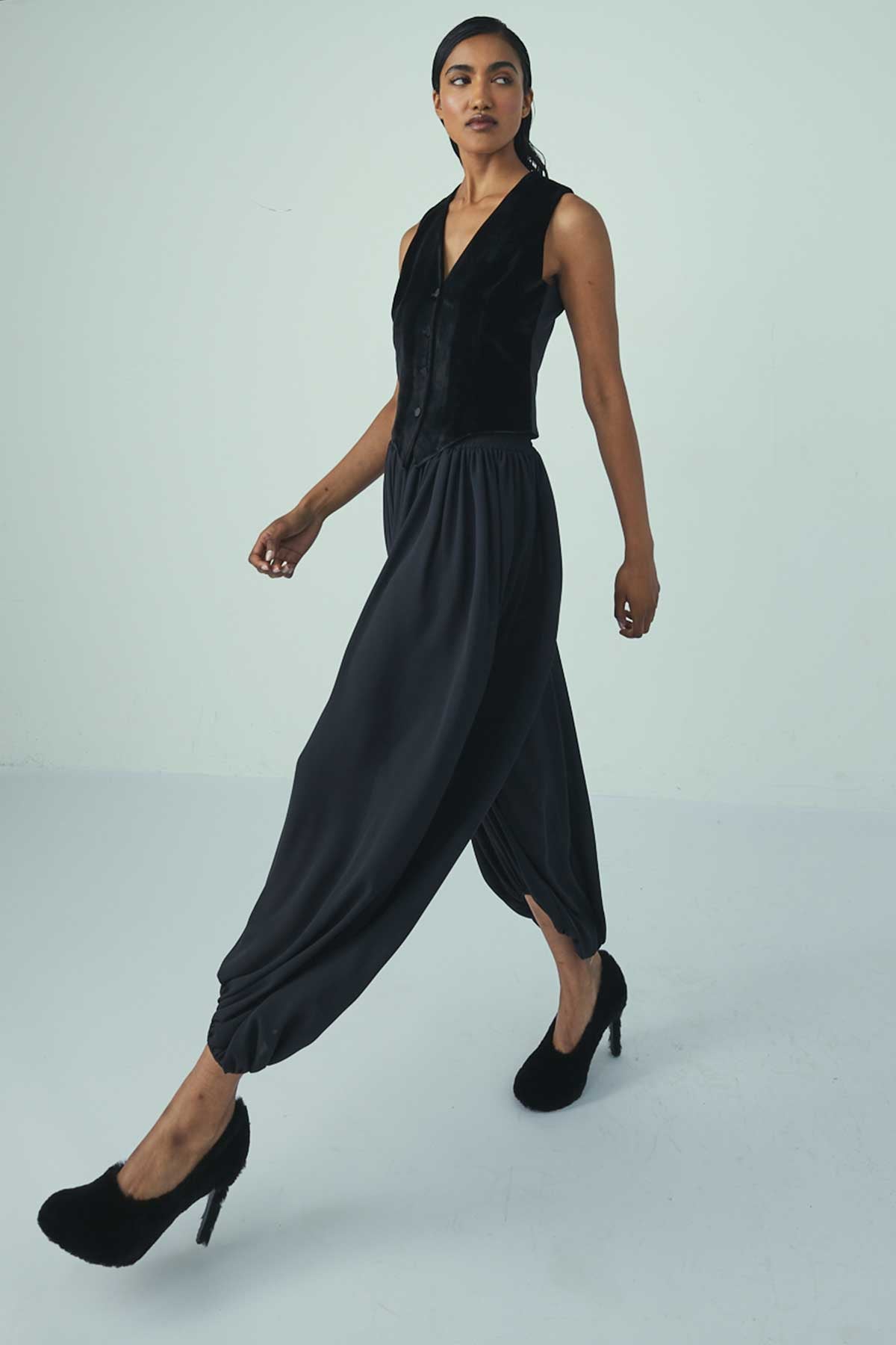 FLUID ELASTICATED CROPPED TROUSERS