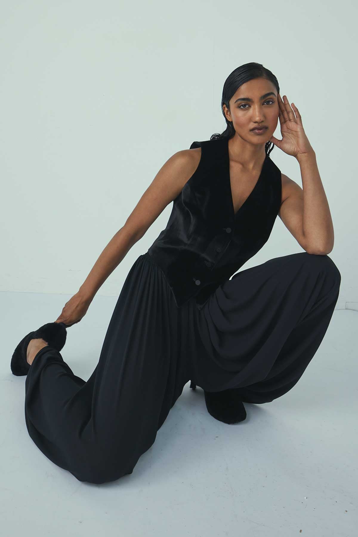 FLUID ELASTICATED CROPPED TROUSERS