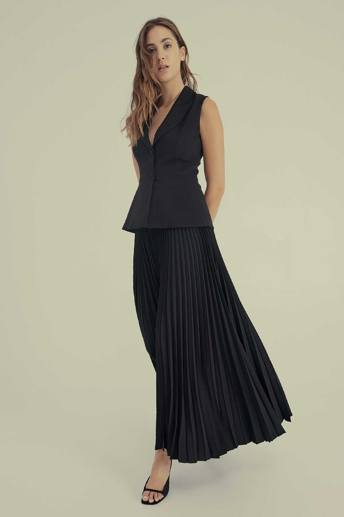 BLACK PLEATED MAXI SKIRT