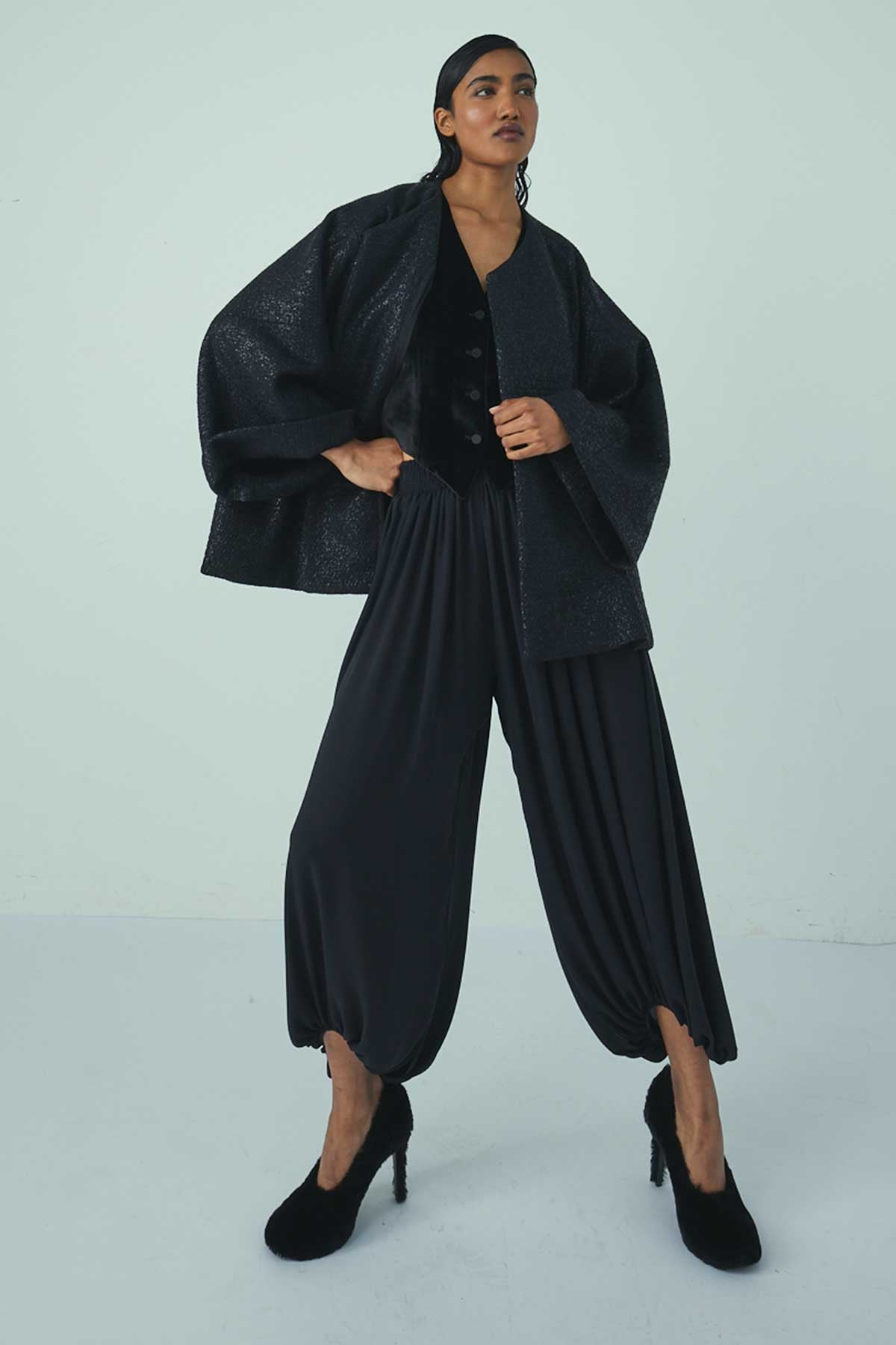 FLUID ELASTICATED CROPPED TROUSERS