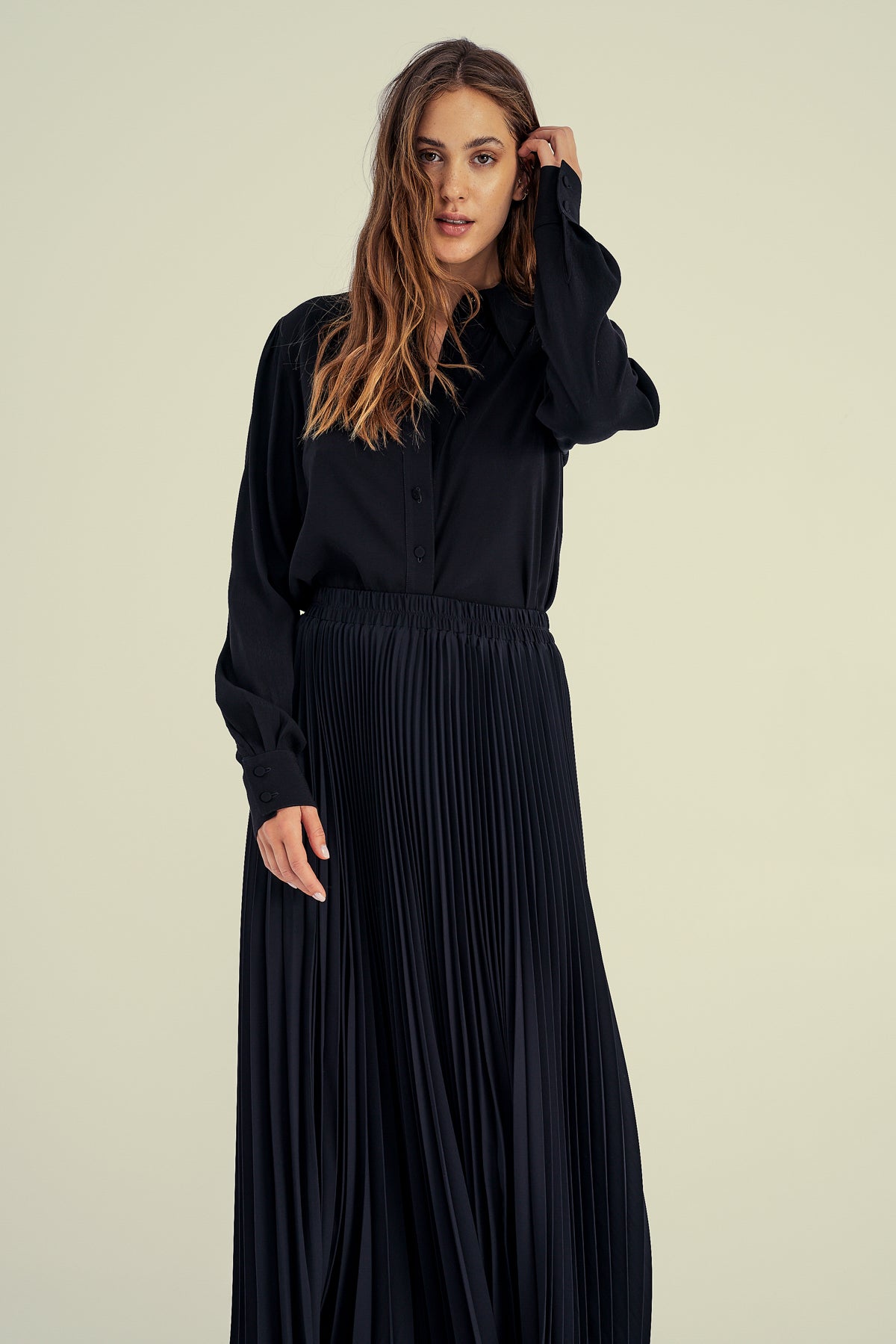 BLACK PLEATED MAXI SKIRT